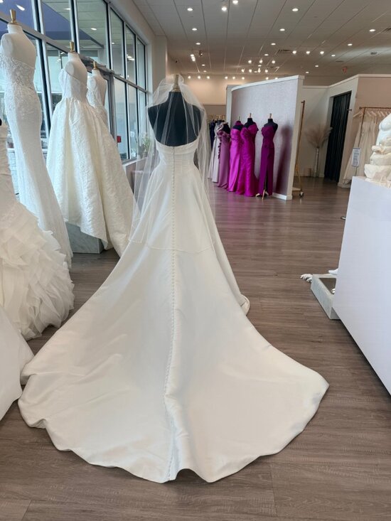 Ribbon Edge Knee Length Veil